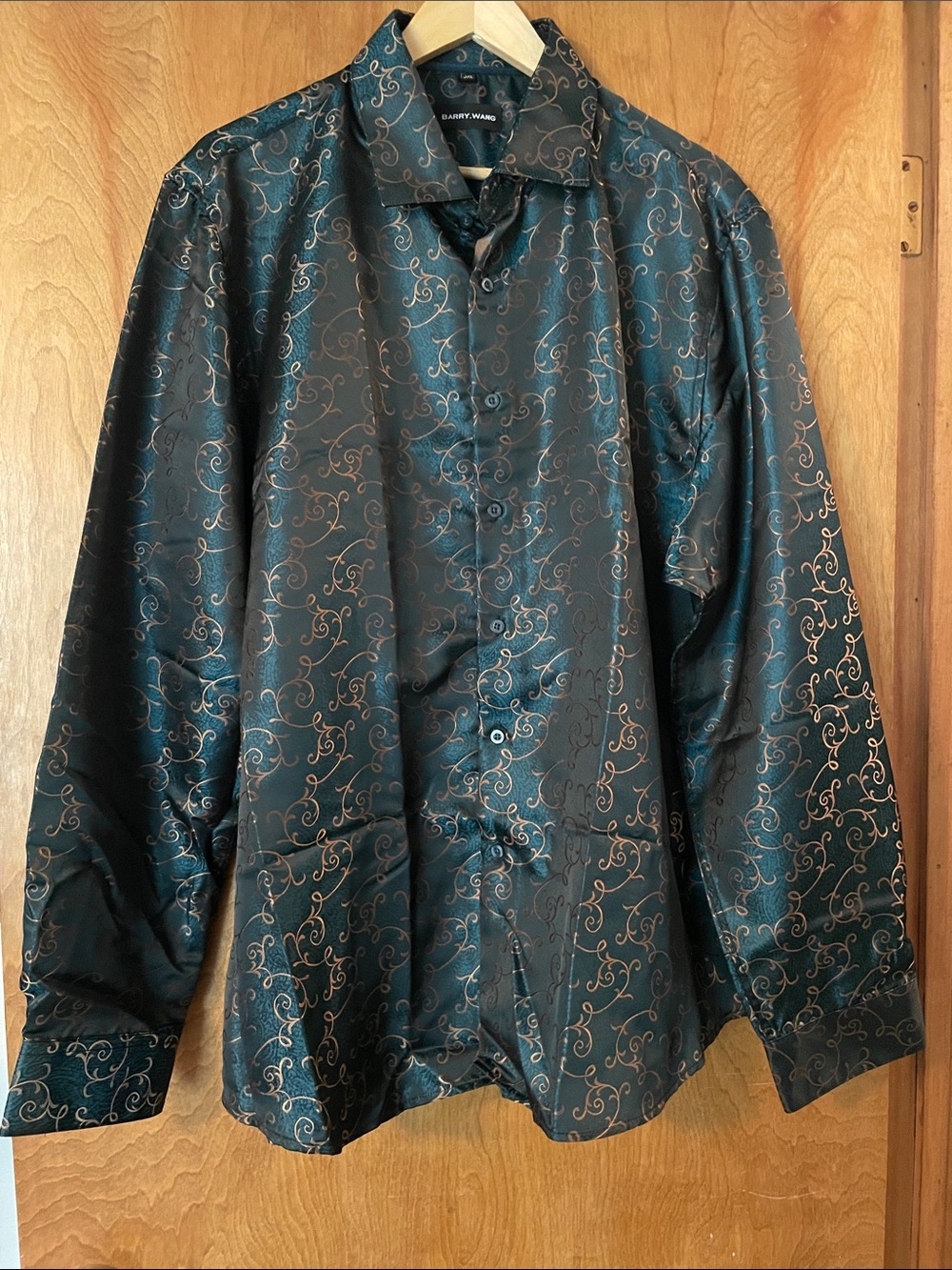 Men’s Green Button-Up Shirt with Gold Scroll Pattern, 3XL
